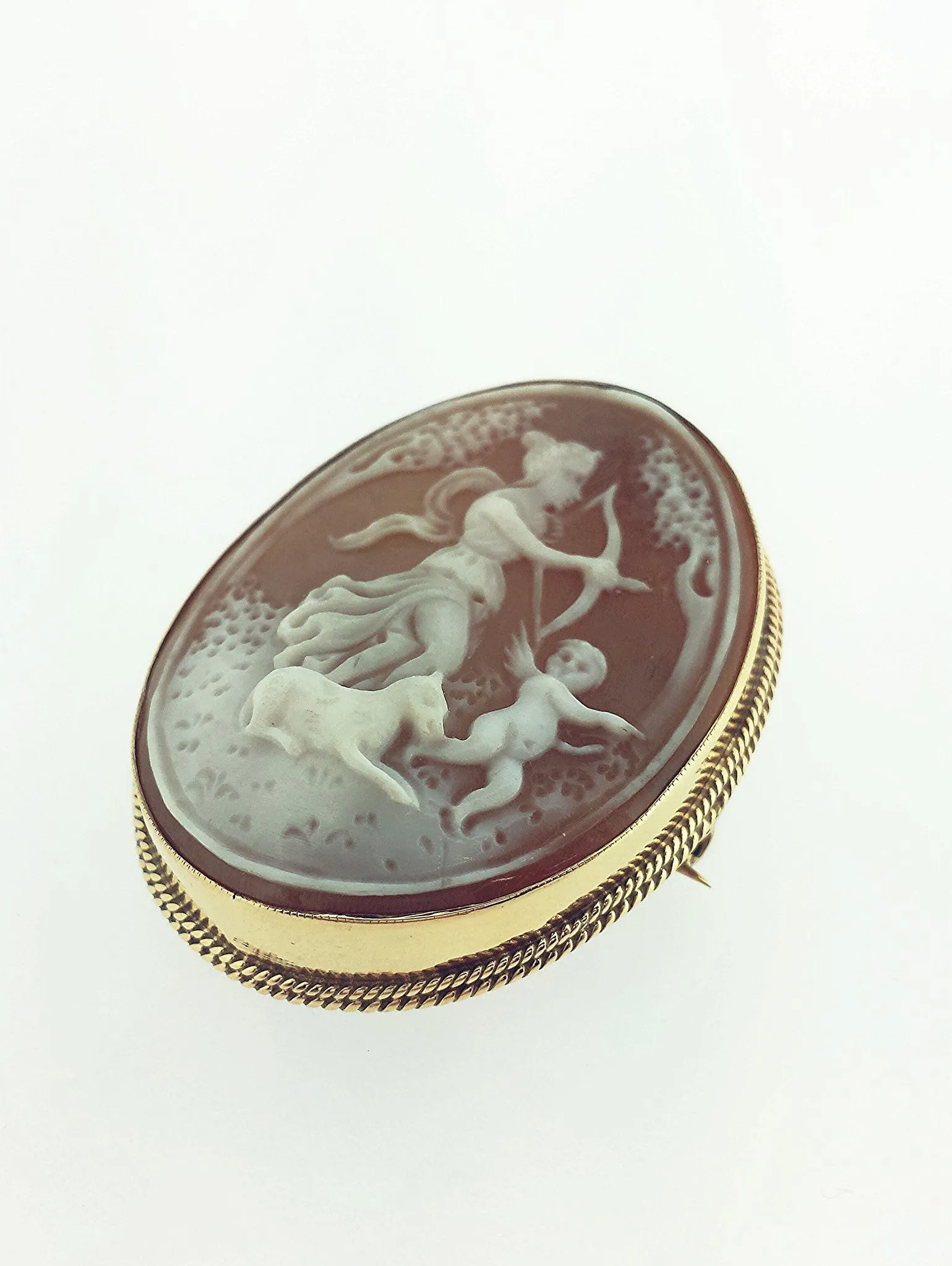 9ct Gold Shell Cameo Brooch