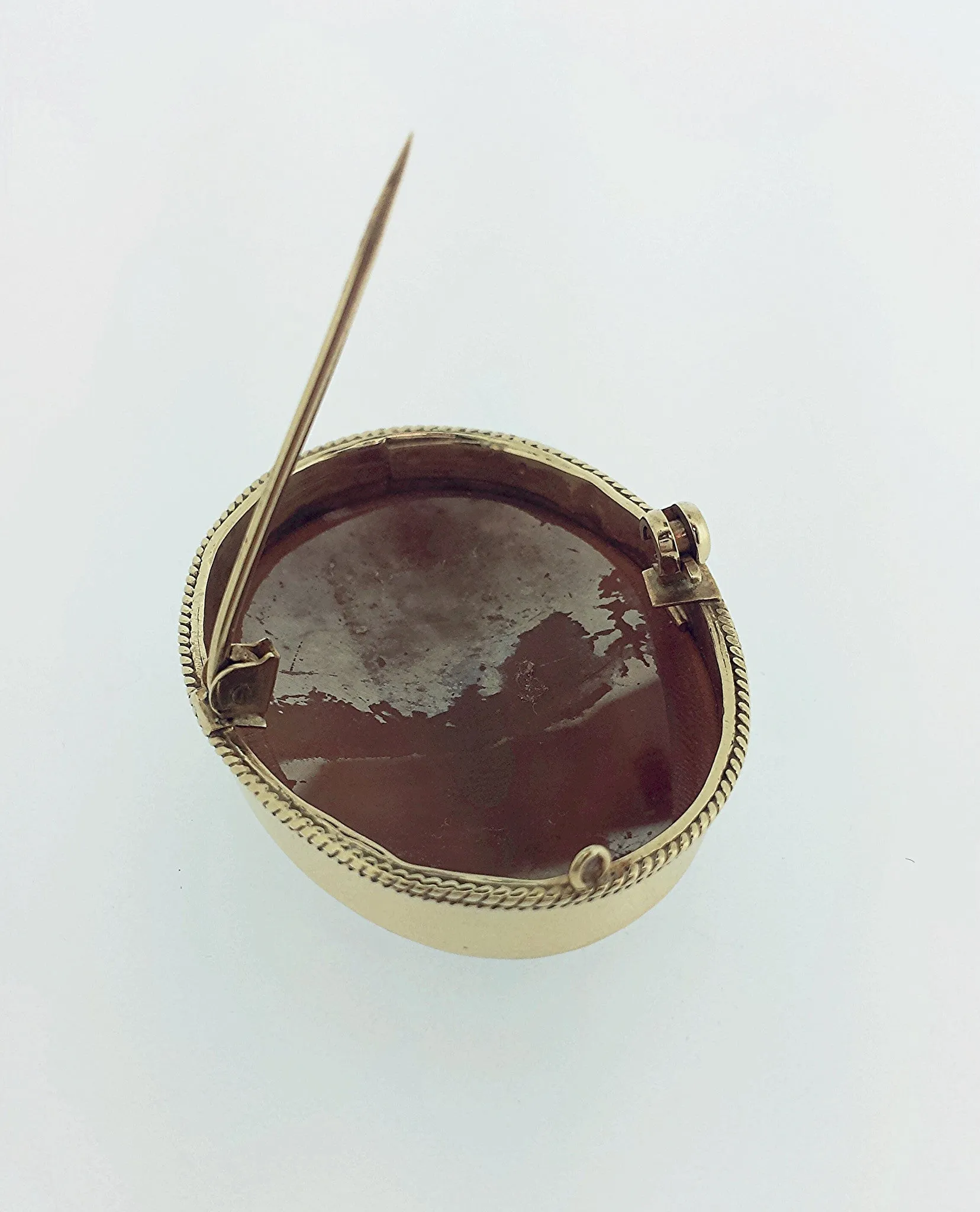 9ct Gold Shell Cameo Brooch