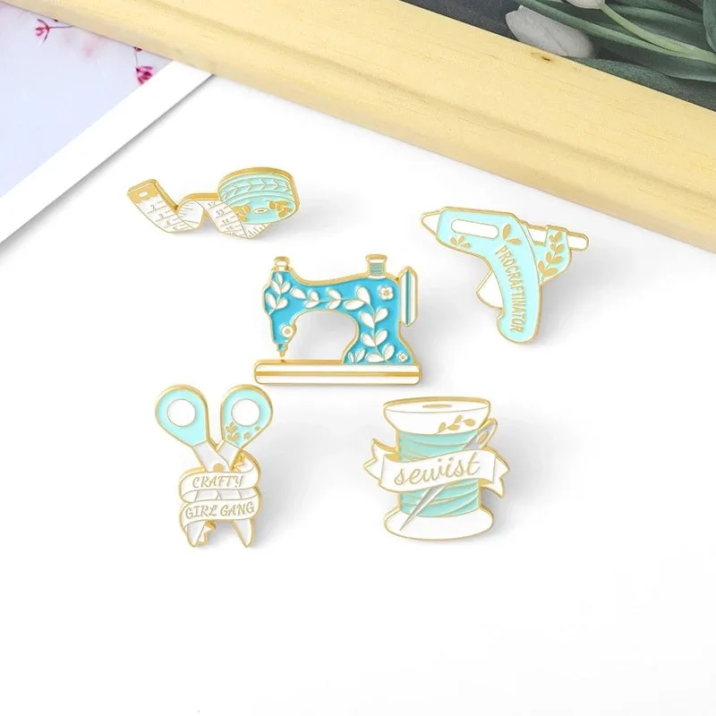 Cartoon Style Cute Cowboy Style Geometry Scissors Alloy Stamping Stoving Varnish Plating Unisex Brooches