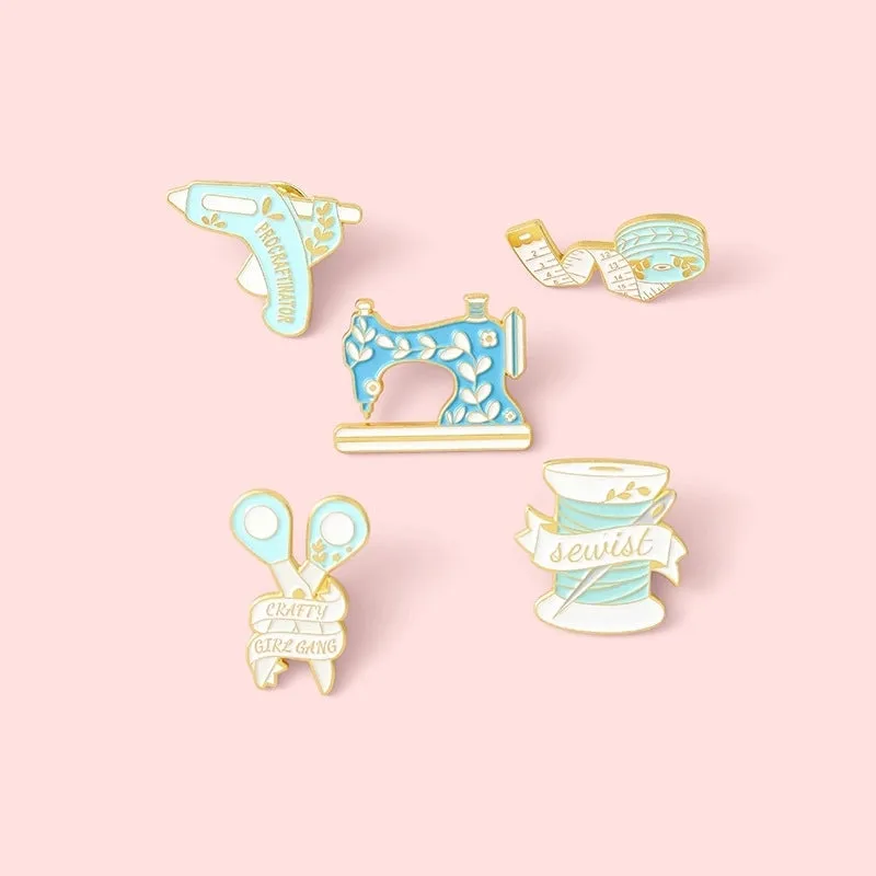 Cartoon Style Cute Cowboy Style Geometry Scissors Alloy Stamping Stoving Varnish Plating Unisex Brooches
