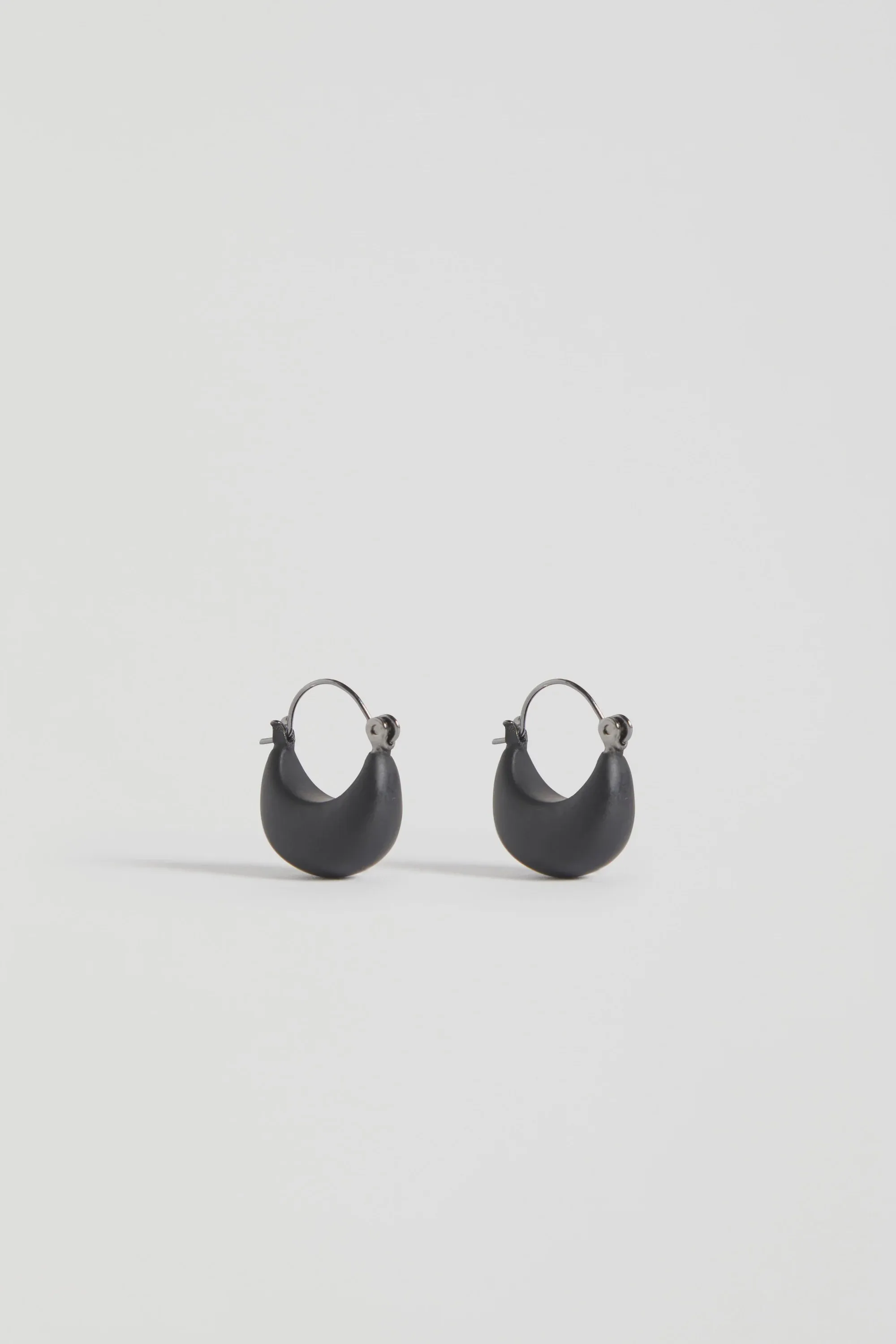 Elk Ellik Short Hoop Earring - Black