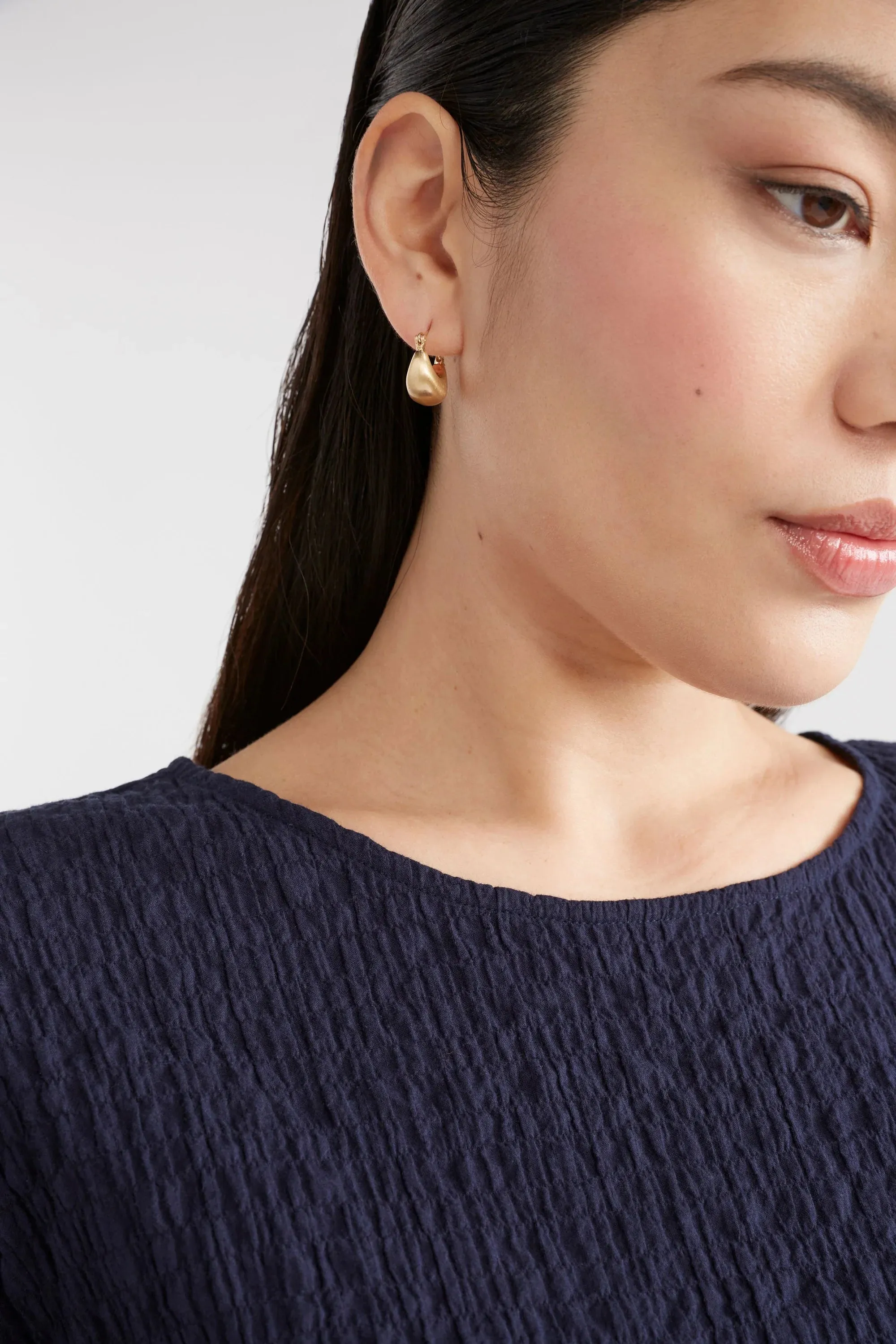 Elk Ellik Short Hoop Earring - Black