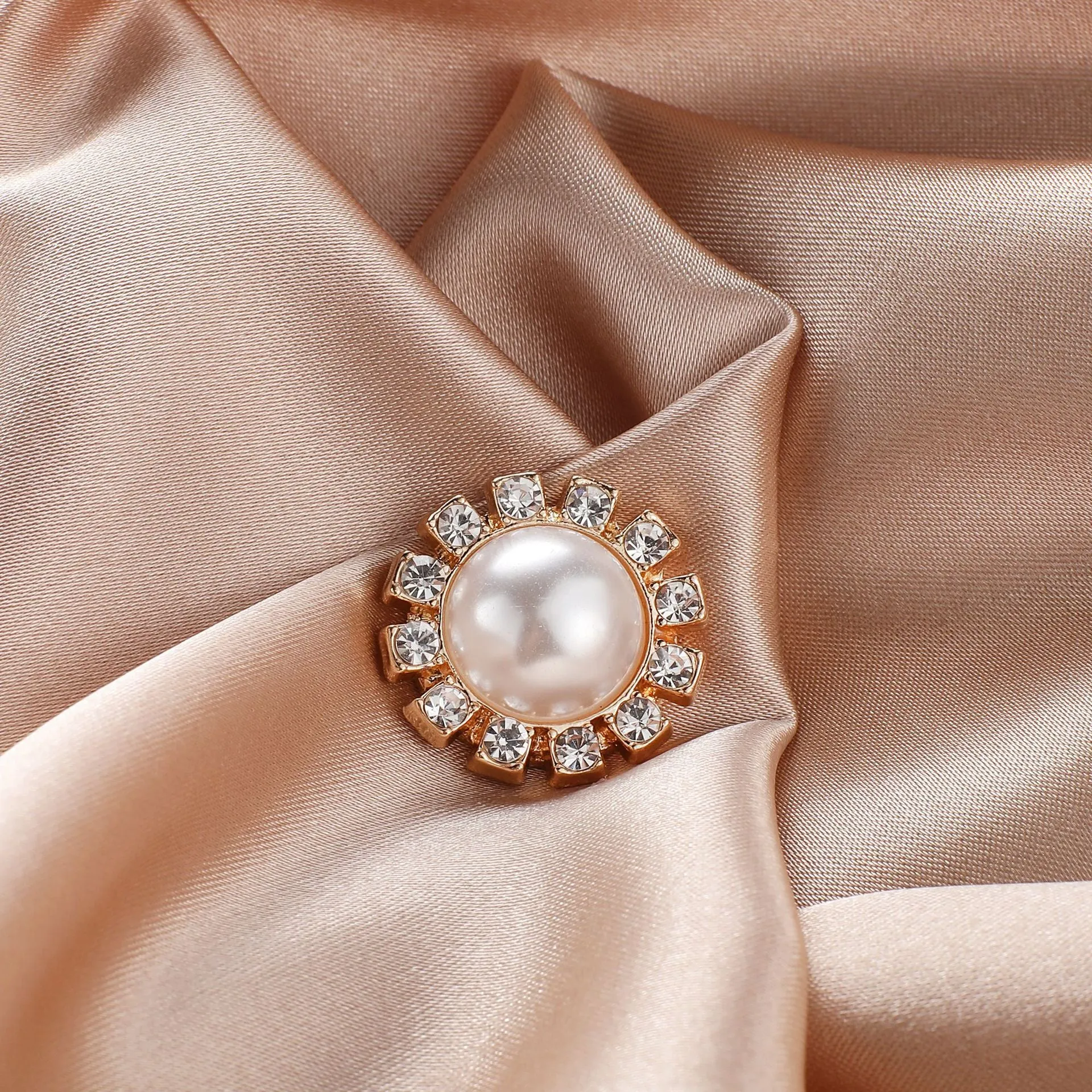 High-end Crystal Flower Magnet Brooches