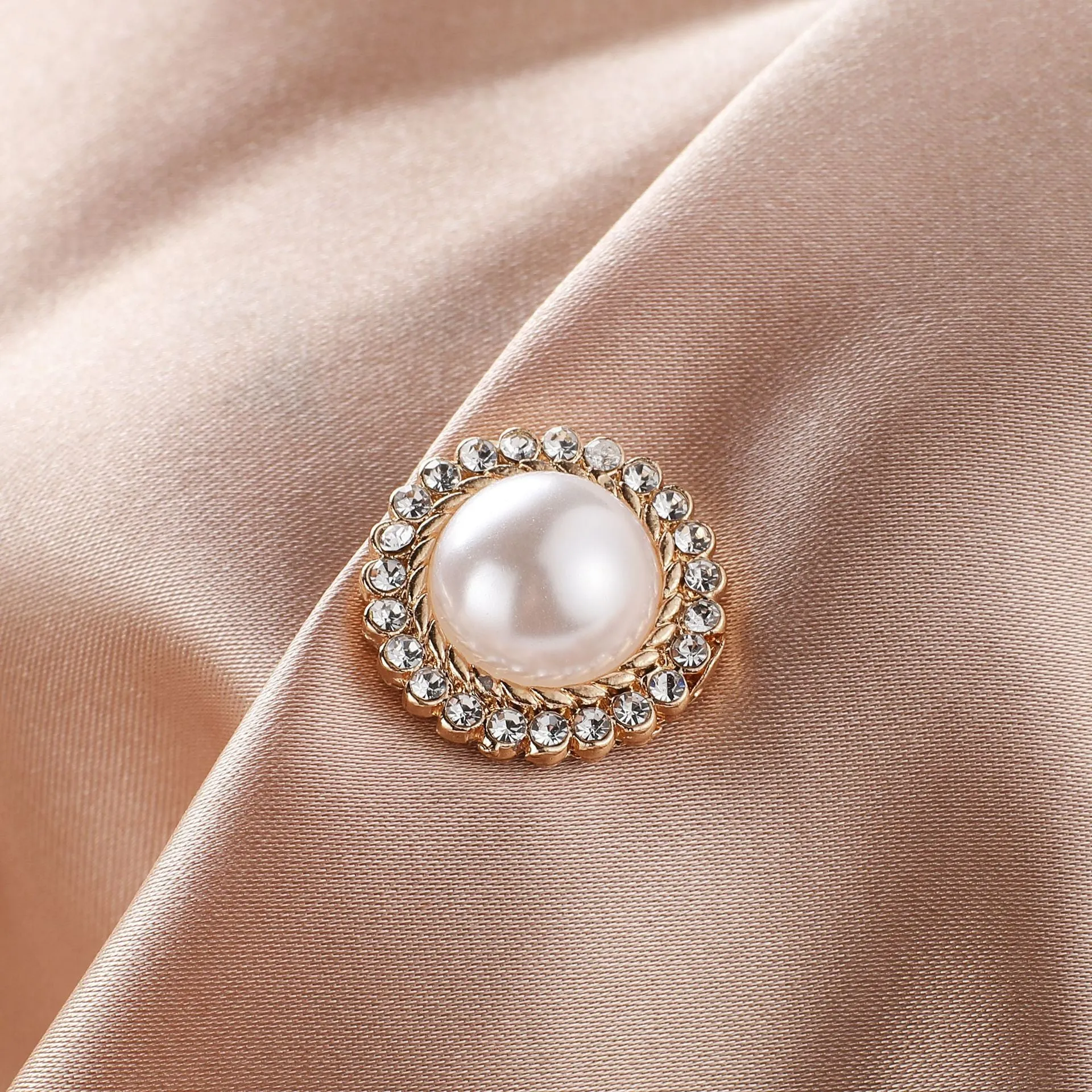 High-end Crystal Flower Magnet Brooches