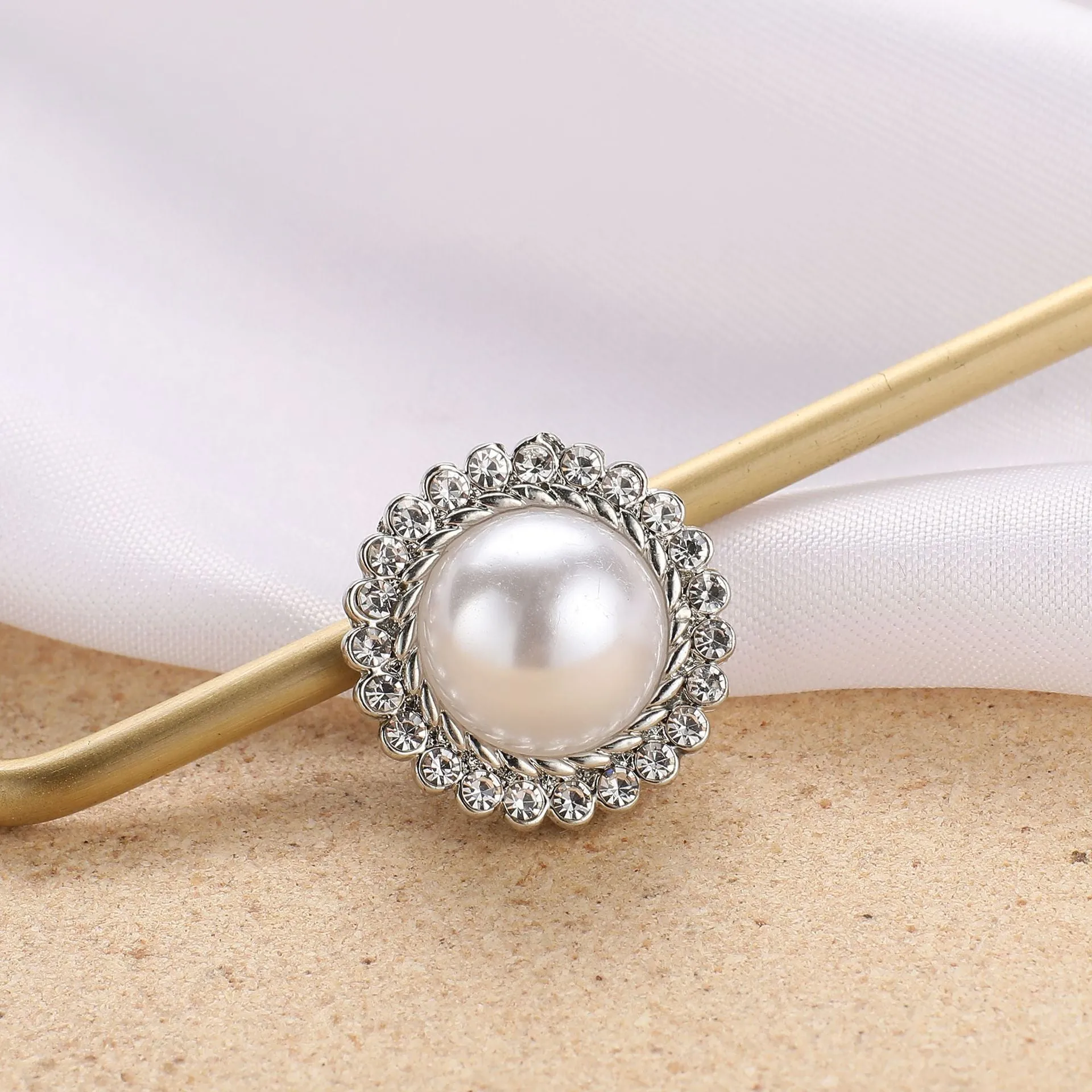High-end Crystal Flower Magnet Brooches