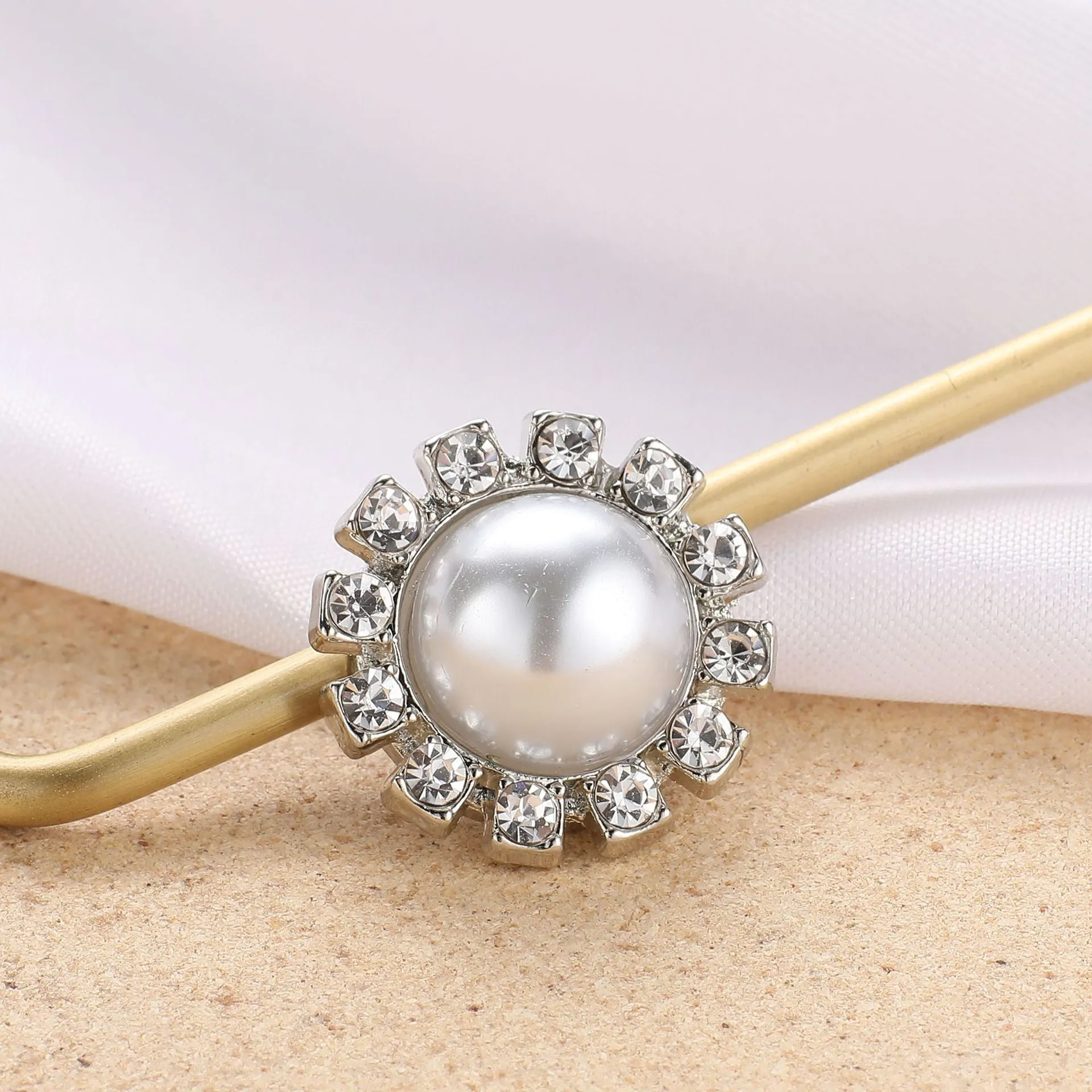 High-end Crystal Flower Magnet Brooches