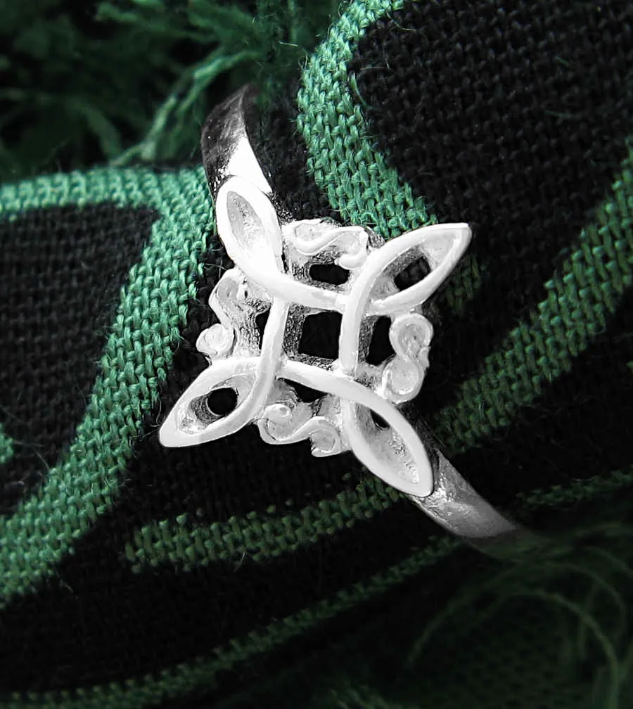 Witch's Knot With Tiny Scrolls Ring